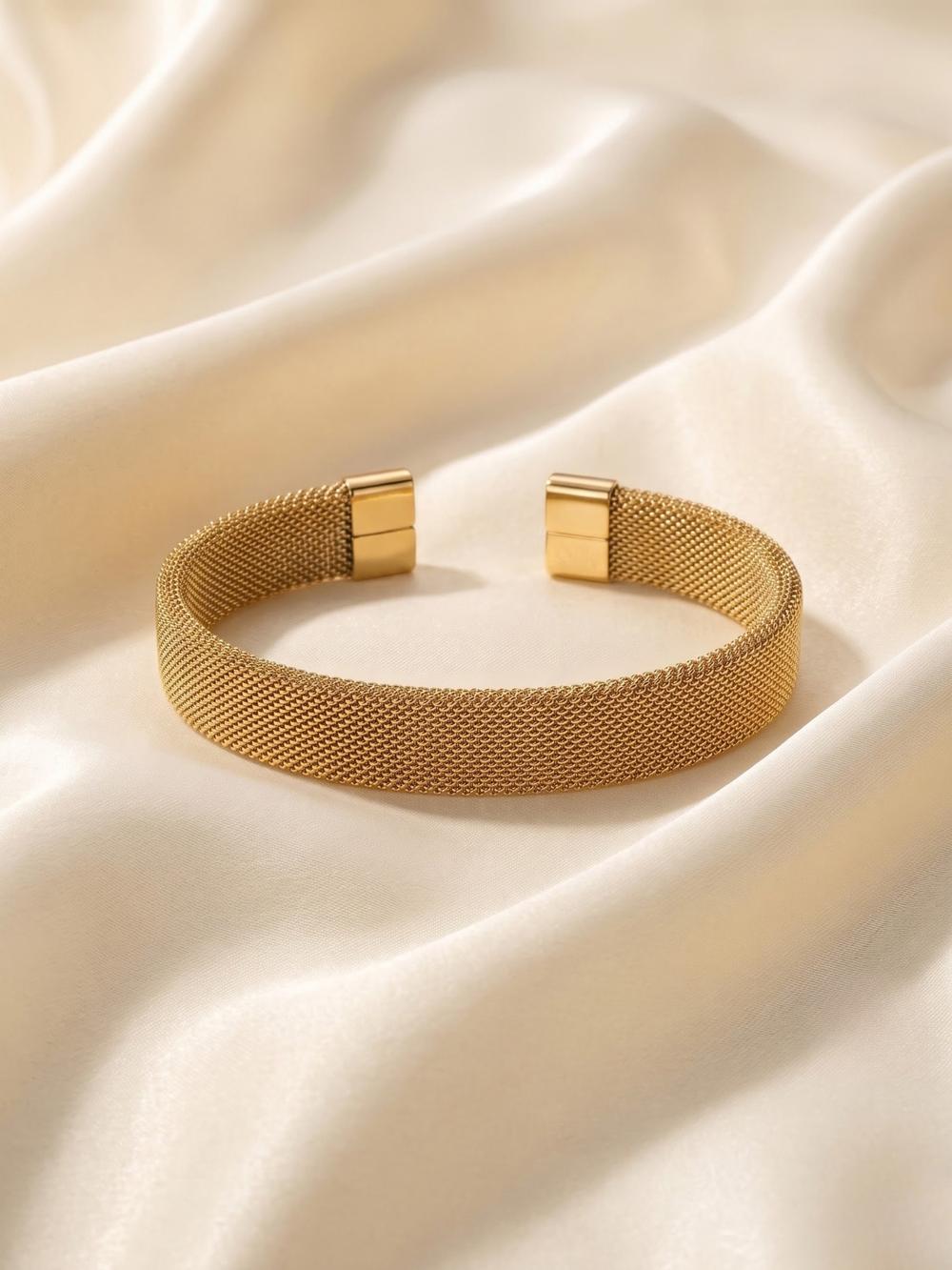 LuceX Golden Mesh Premium Unisex Bracelet Photo 1