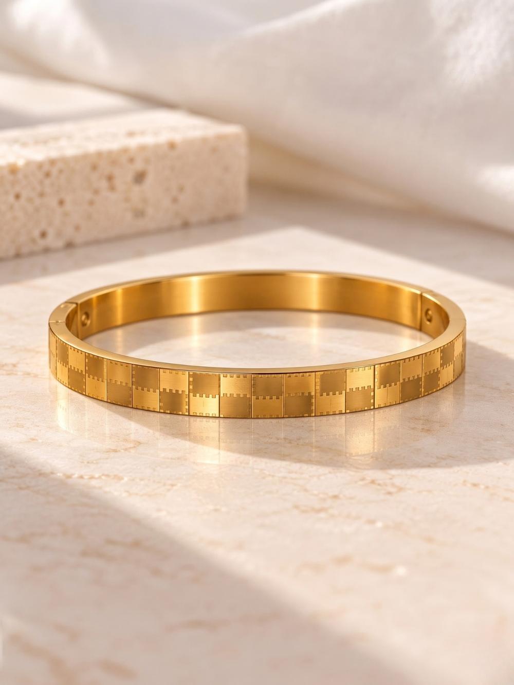 LuceX Golden Geometric Premium Kada Photo 1
